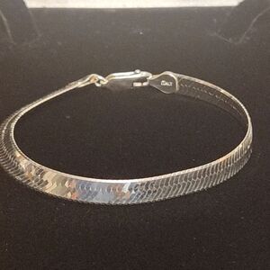 Elegant 925 Silver Herringbone Bracelet